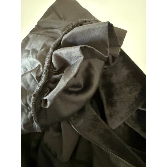 Tuckernuck Pomander Place Gold Embroidered Hem Velvet Lillith Black Dress XXL - Picture 13 of 15